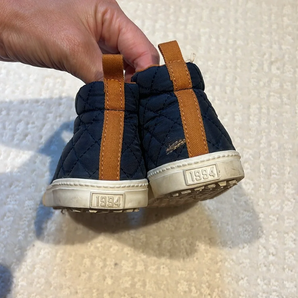Toddler boy old navy size 11 high top navy sneakers